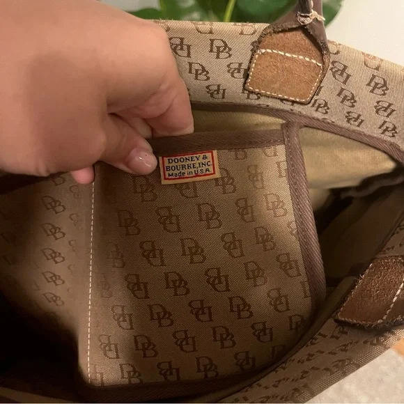 Dooney & Bourke Monogrammed Logo Large Shoulder Bag Leather Straps - Picture 4 of 10